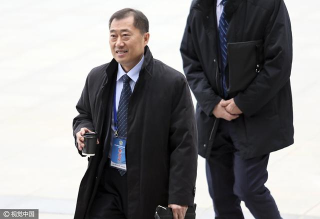;圆桌论坛;开拓与创新中国电影营销新视界嘉宾合影;圆桌论坛;融合与变革中国电影营销新时代嘉宾合影;约亲友可以实现与亲朋好友共同观影，增加交流方式；;约影迷可以快速精准连接相同观影喜好的陌生人，实现兴趣社交；;专场邀请专业影咖讲解影片内容，影迷可以通过在线互动，提高观影专业度；;首映礼可以让影迷轻松获得首映礼的参与体验，还可以与明星主创深度交流影片内容